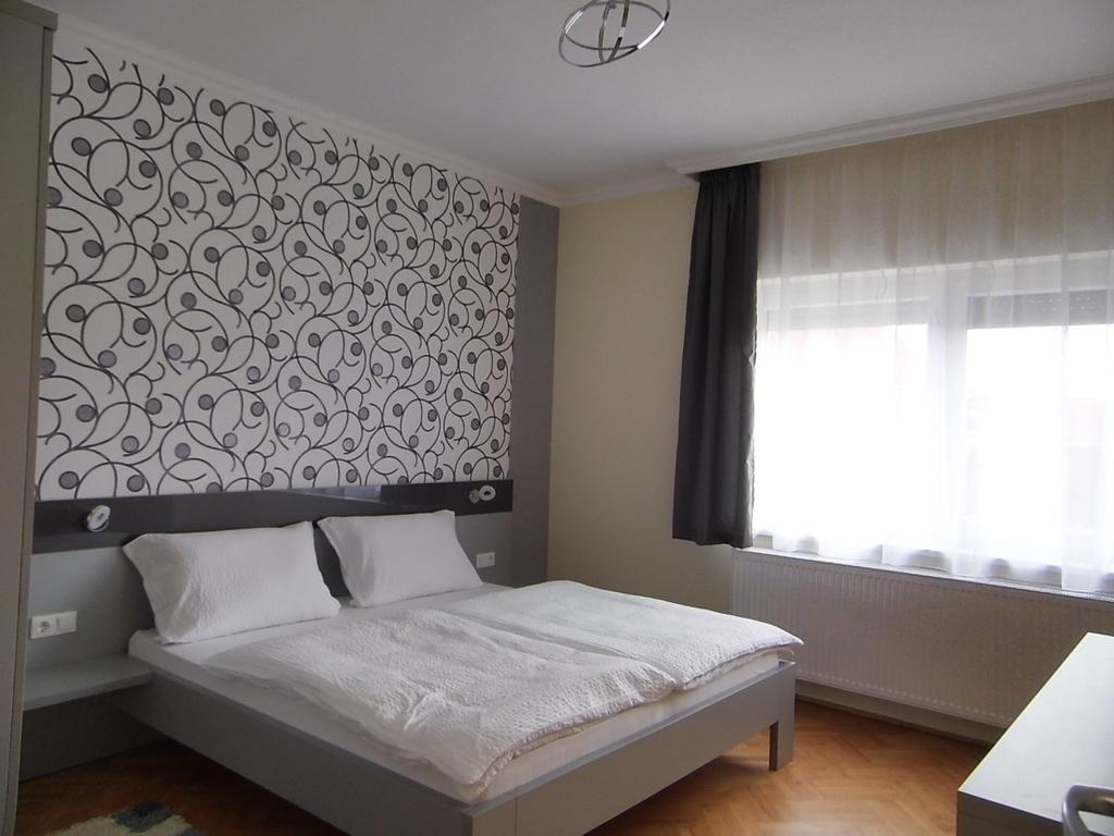 Alfa Apartman Sarvar Quarto foto